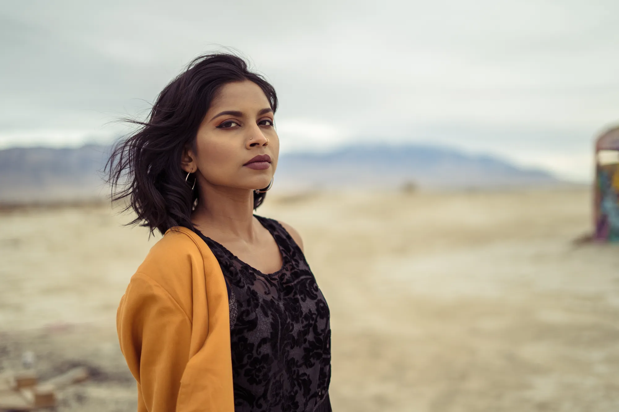 Navz-47 in the desert, wearing an ochre jacket